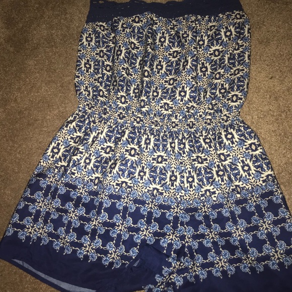 E & M Pants - Multicolored patterned romper never worn!